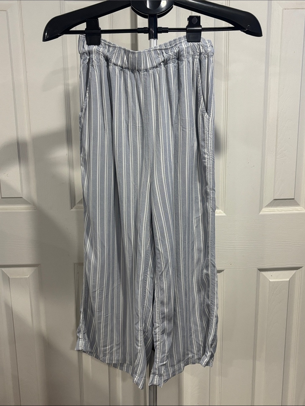 American Eagle Outfitters Blue and White Striped Cropped Wide-Leg Pants